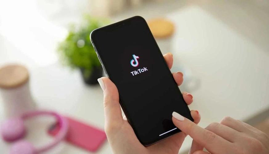 TikTok launches creator equipment discount benefits