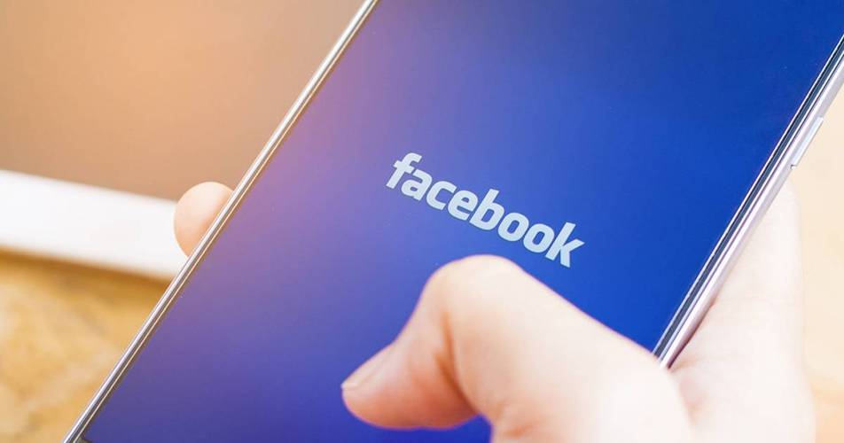 Facebook Tests Augmented Reality in Ads